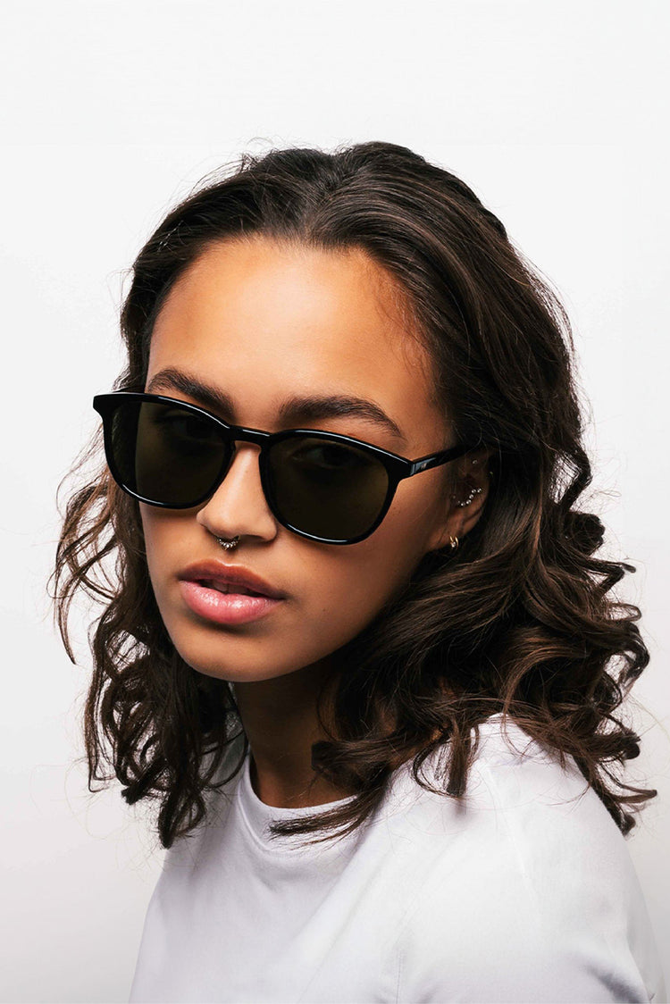 MESSYWEEKEND Green Black Sean Sunglasses