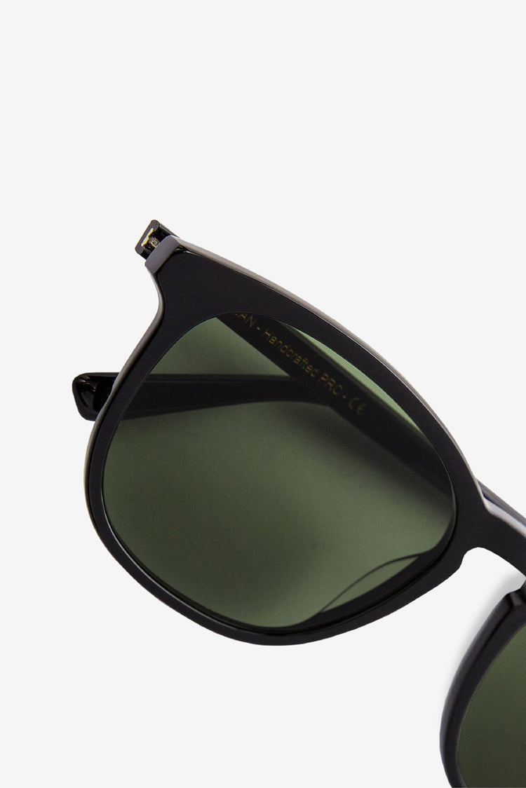 MESSYWEEKEND Green Black Sean Sunglasses
