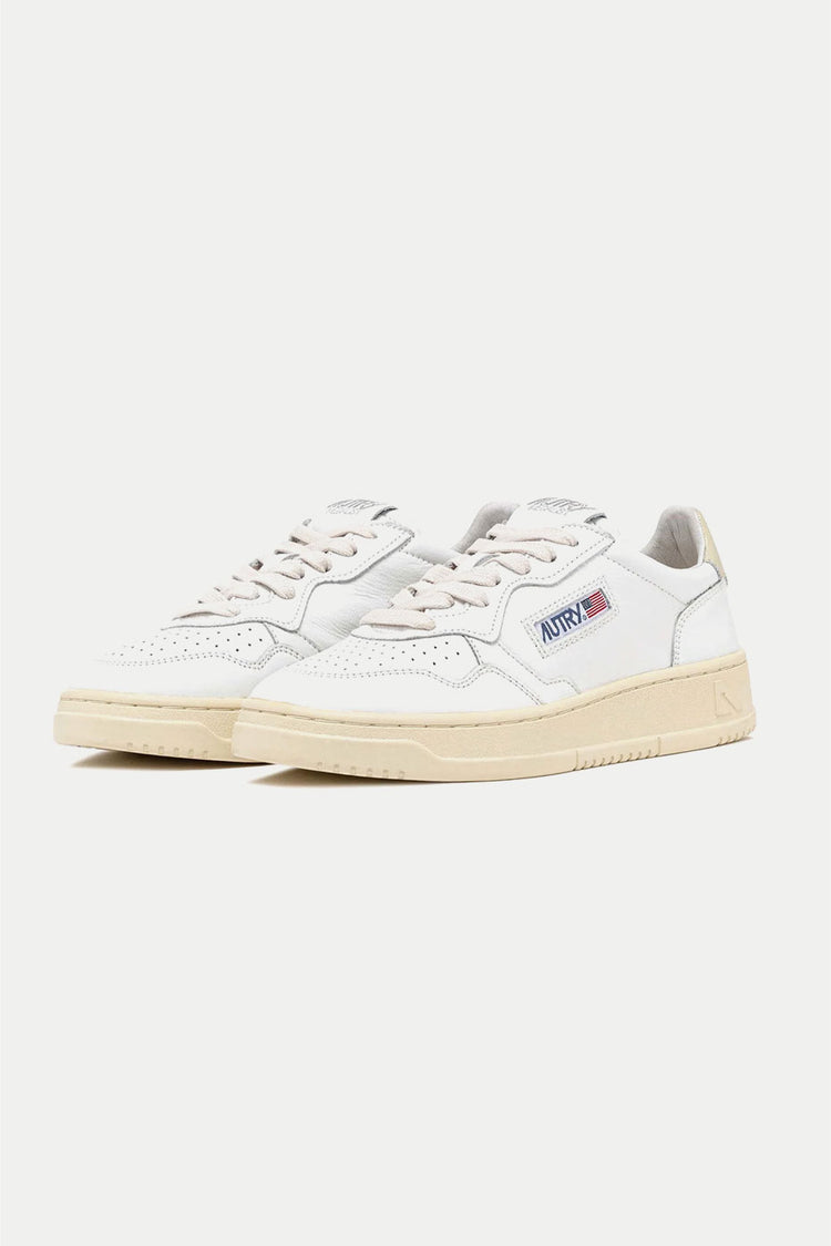 Autry White Asparagus Medalist Leather Trainers Womens
