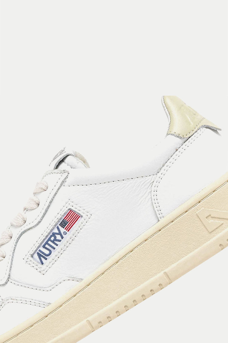 Autry White Asparagus Medalist Leather Trainers Womens