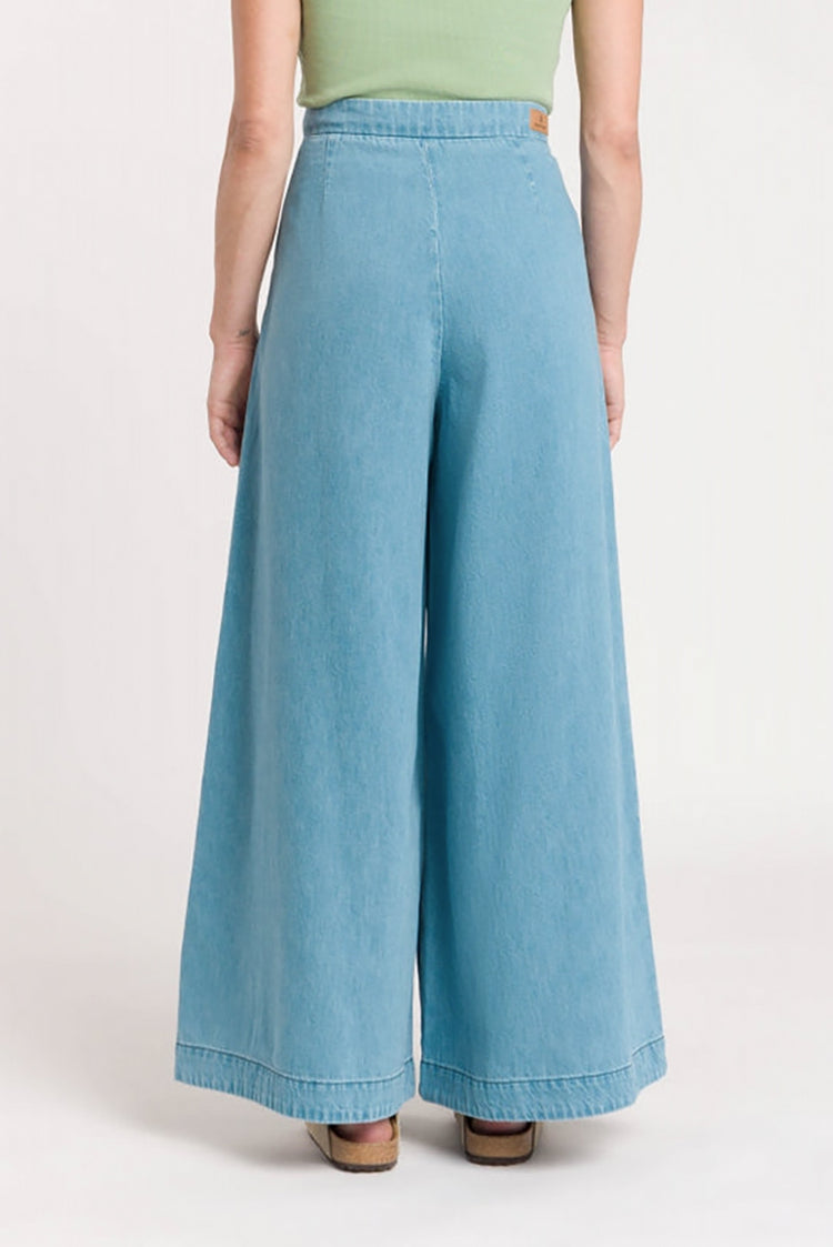 Kings of Indigo Blue Elsa Quennell Light Jeans