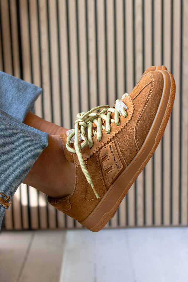 East Pacific Trade Tan Santos Trainer Womens 