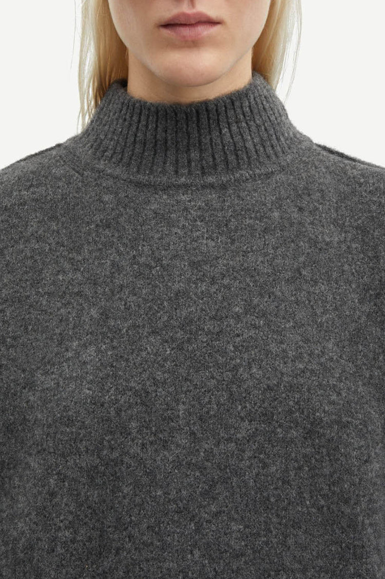 Black Oyster Saceleste Sweater