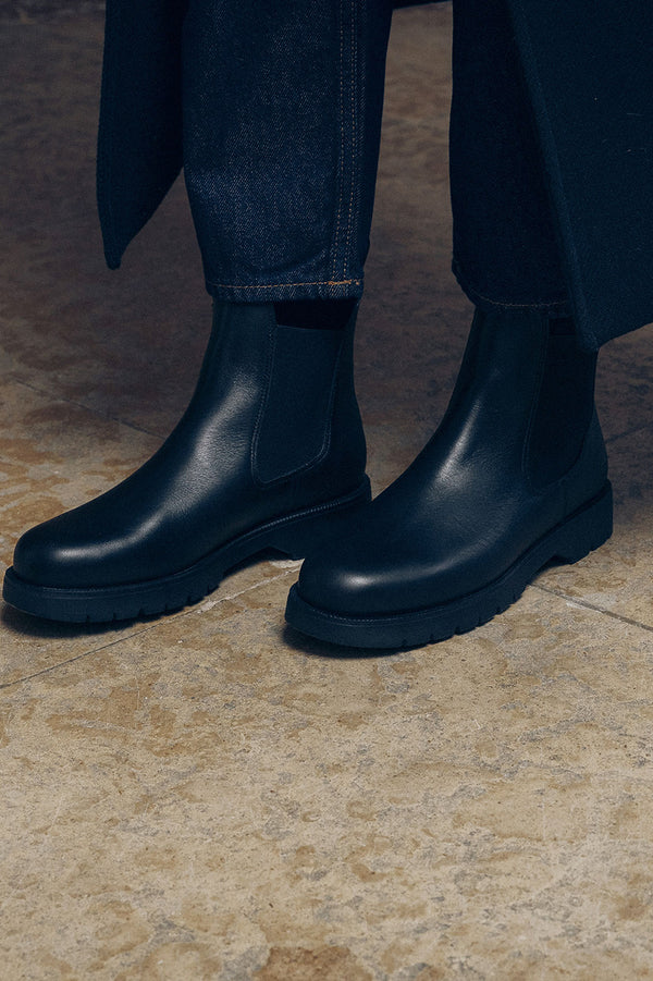 Black Tonnant Chelsea Boots Womens