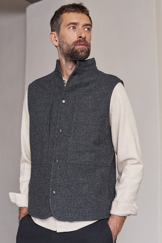 About Companions Anthracite Lambswool Wendel Vest 