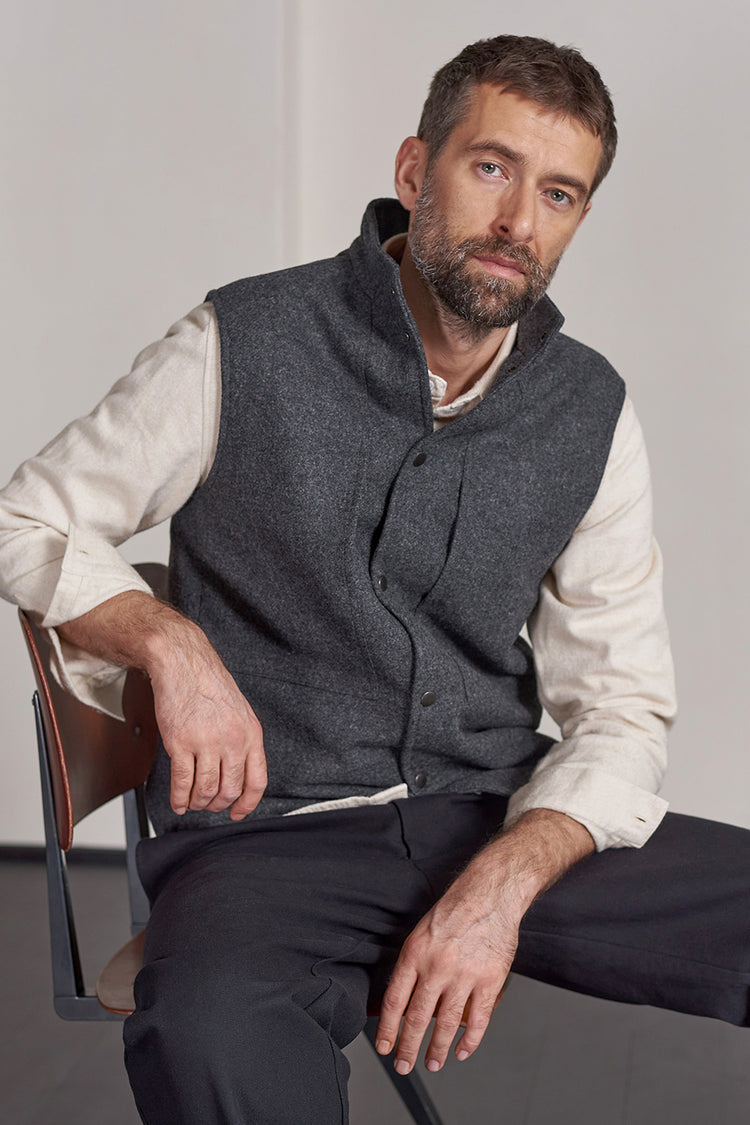 About Companions Anthracite Lambswool Wendel Vest 