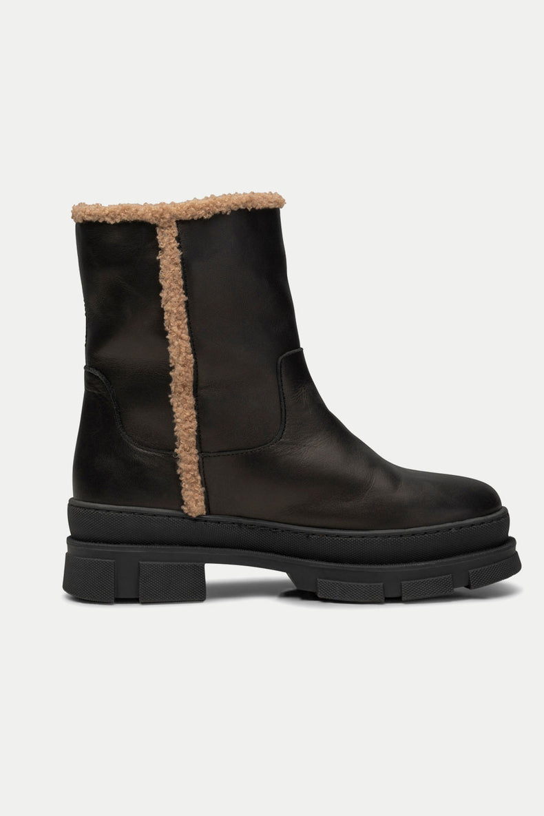 Black Olga Pull On Boot