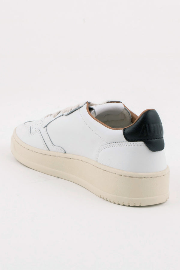 AUTRY MEDALIST 01 LOW WHITE BLACK LEATHER SNEAKERS WOMENS