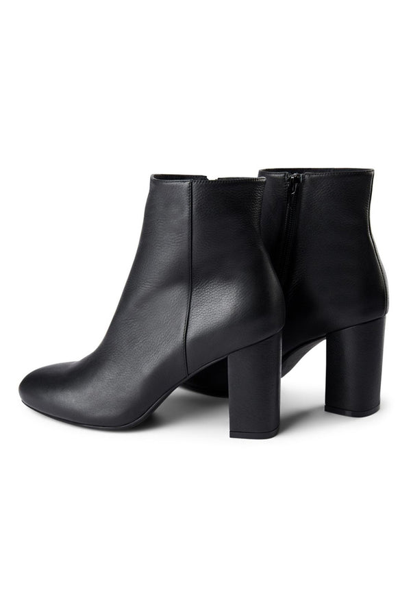 SHOE THE BEAR MADDIE BLACK LEATHER BOOT