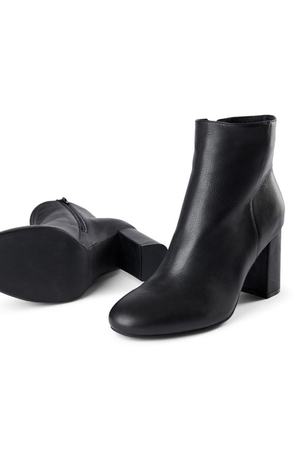 SHOE THE BEAR MADDIE BLACK LEATHER BOOT